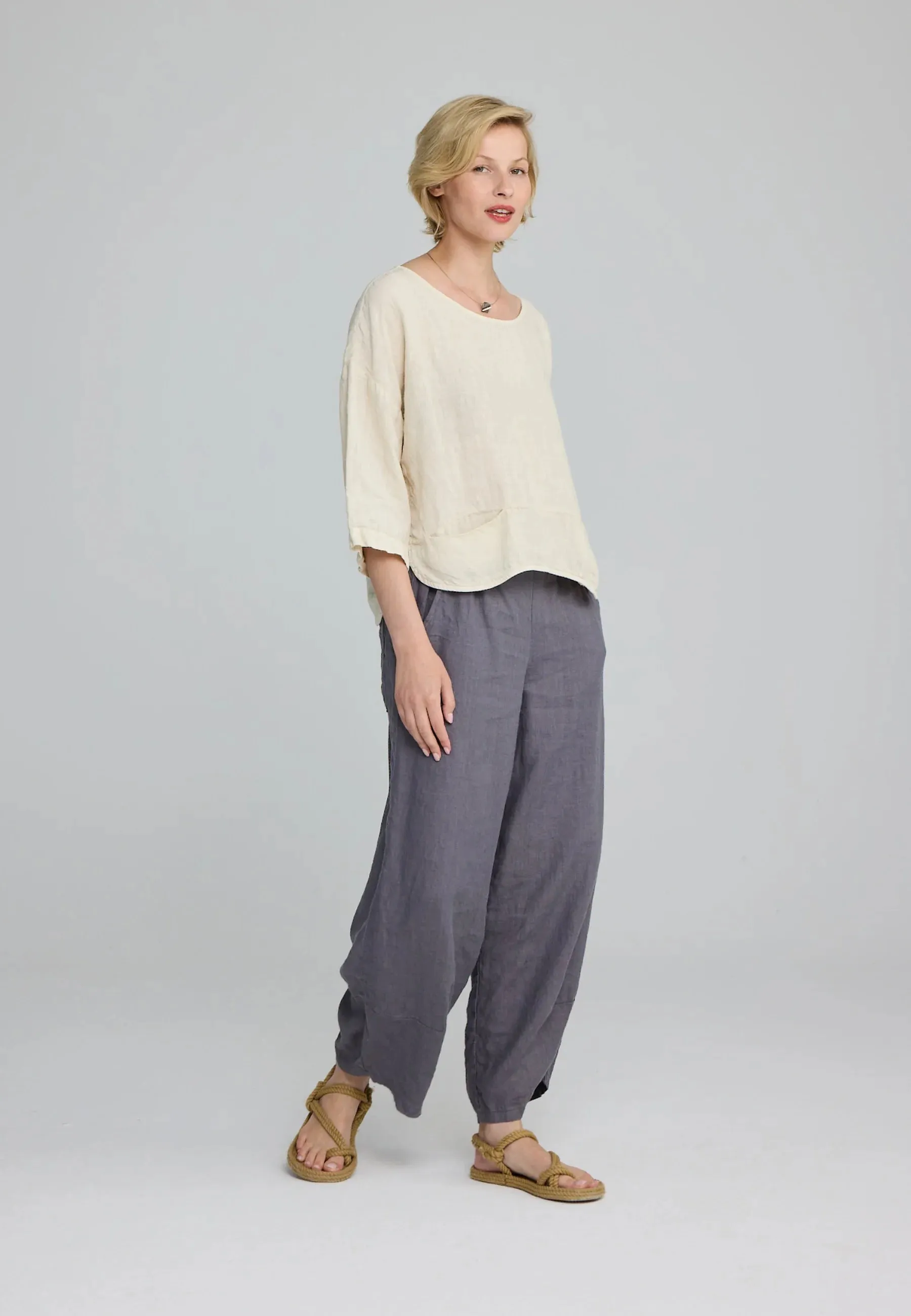 BRIZA – Relaxed Linen Blouse with Pocket Detail