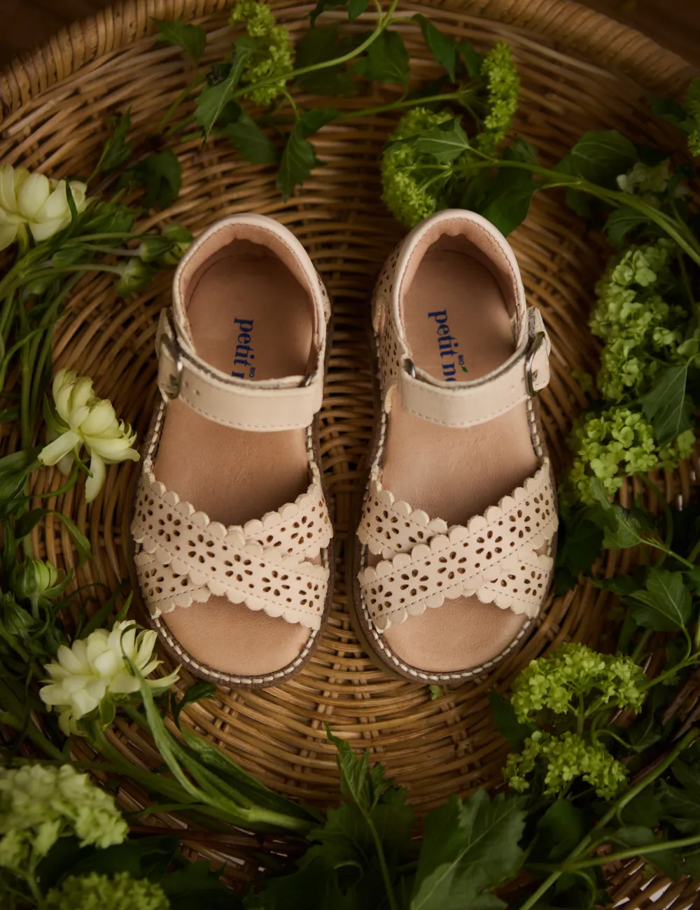 Crossover Scallop Flower - Cream