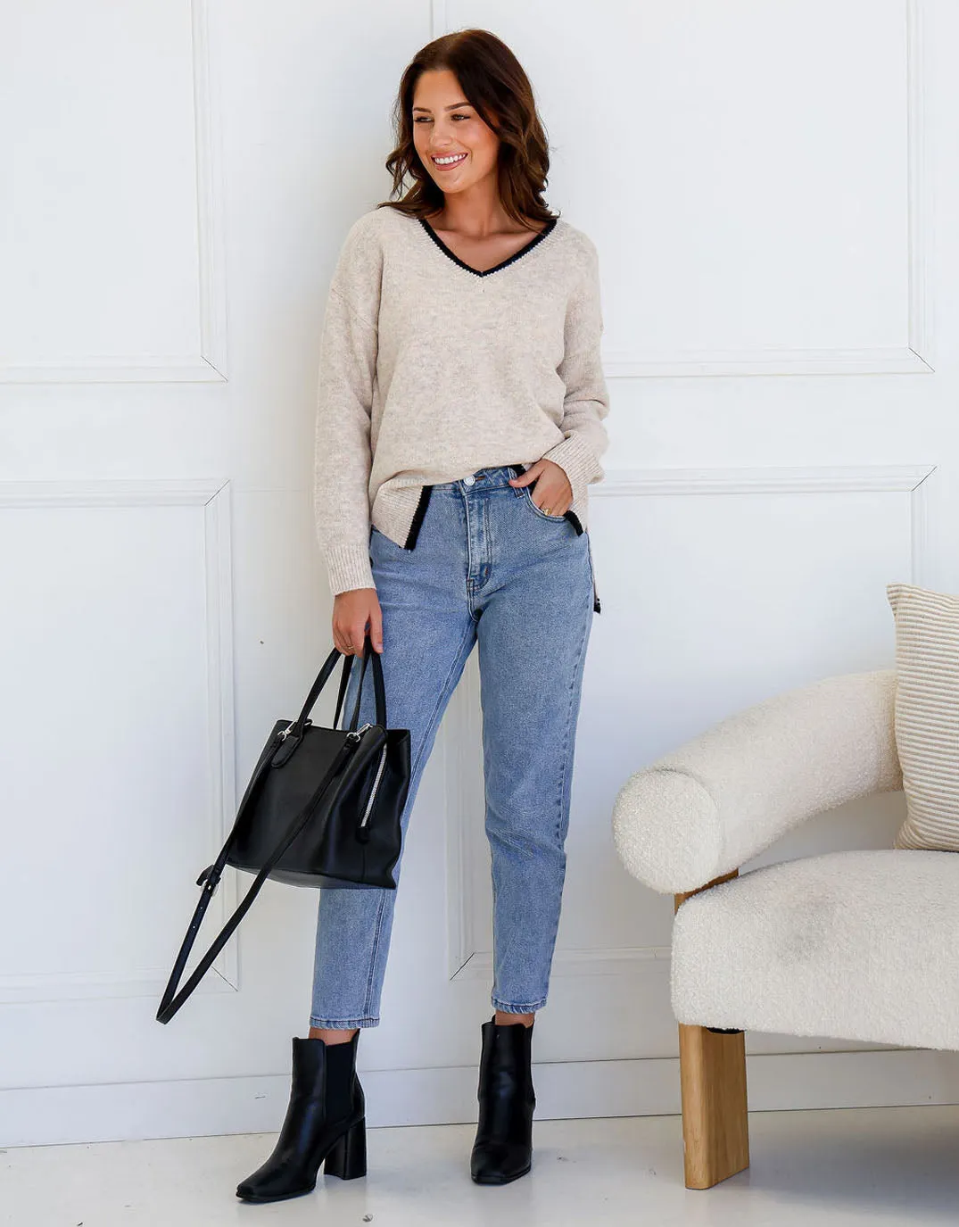 Everly Contrast Trim V Neck Knit - Natural/Black