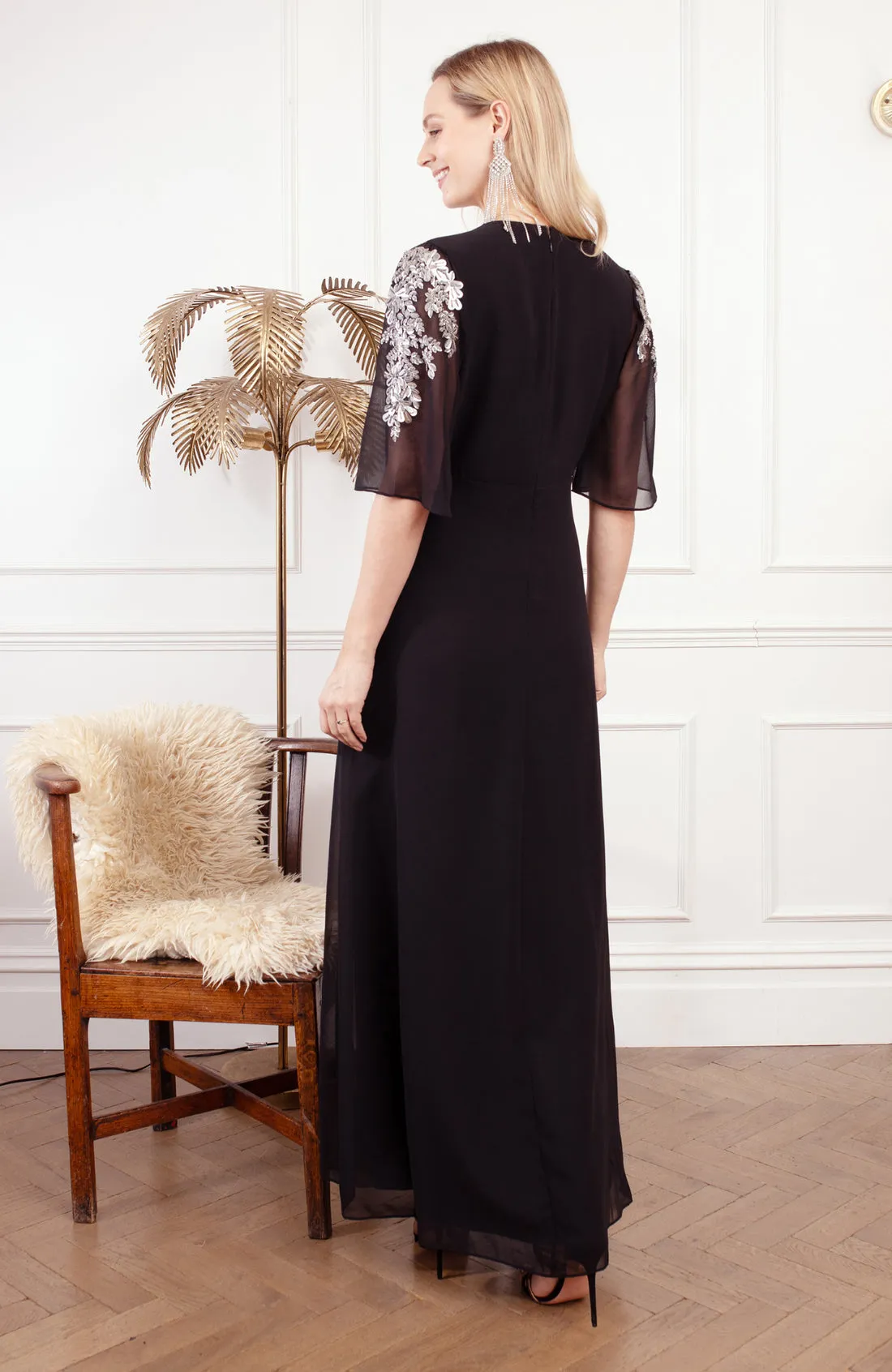 Hope & Ivy- The Tabby Embellished Maxi Dress in Black