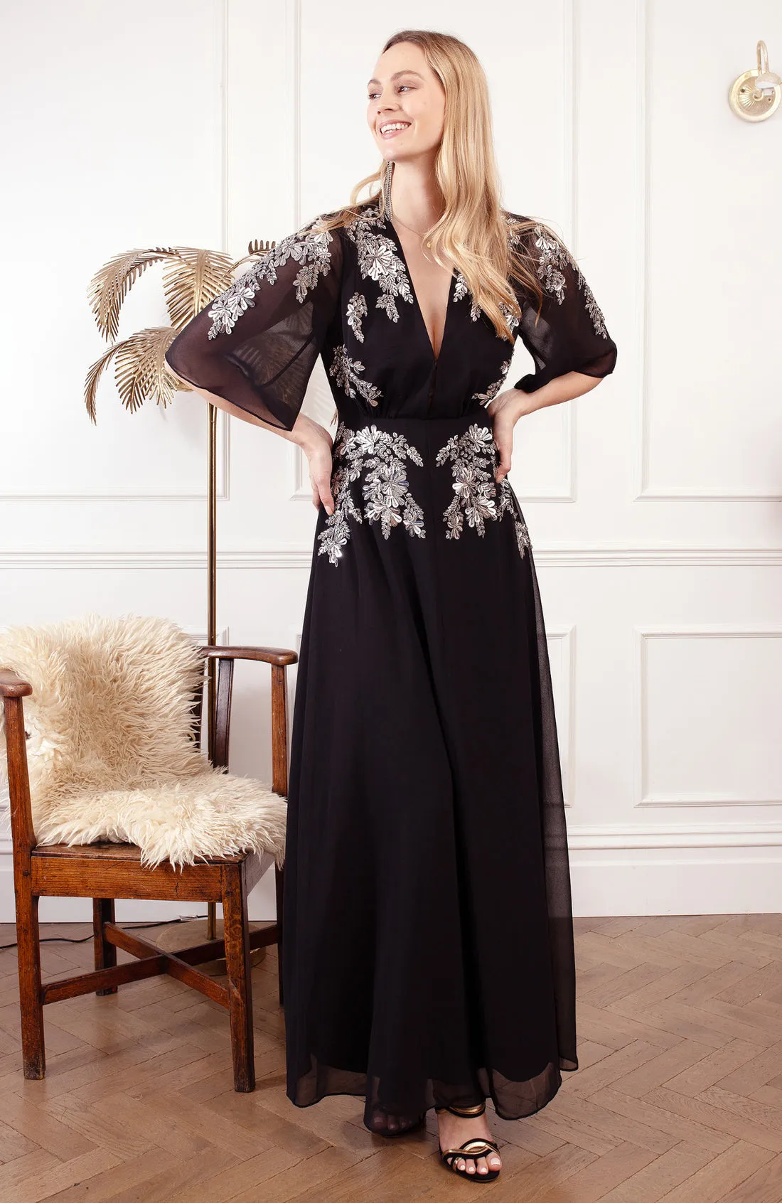 Hope & Ivy- The Tabby Embellished Maxi Dress in Black