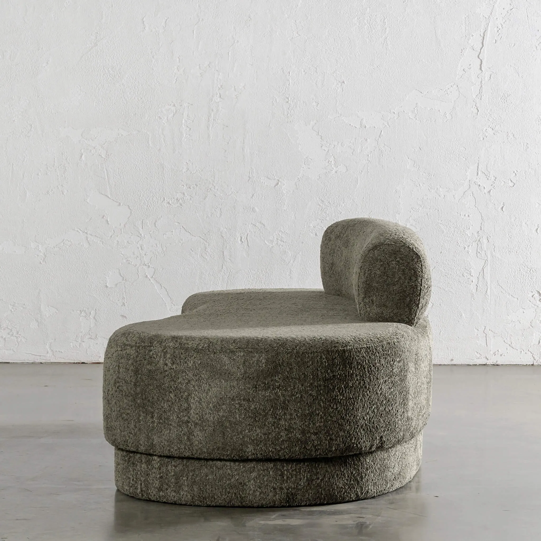 SEVILLA CURVE DAYBED  |  MANGROVE LEAF BOUCLE