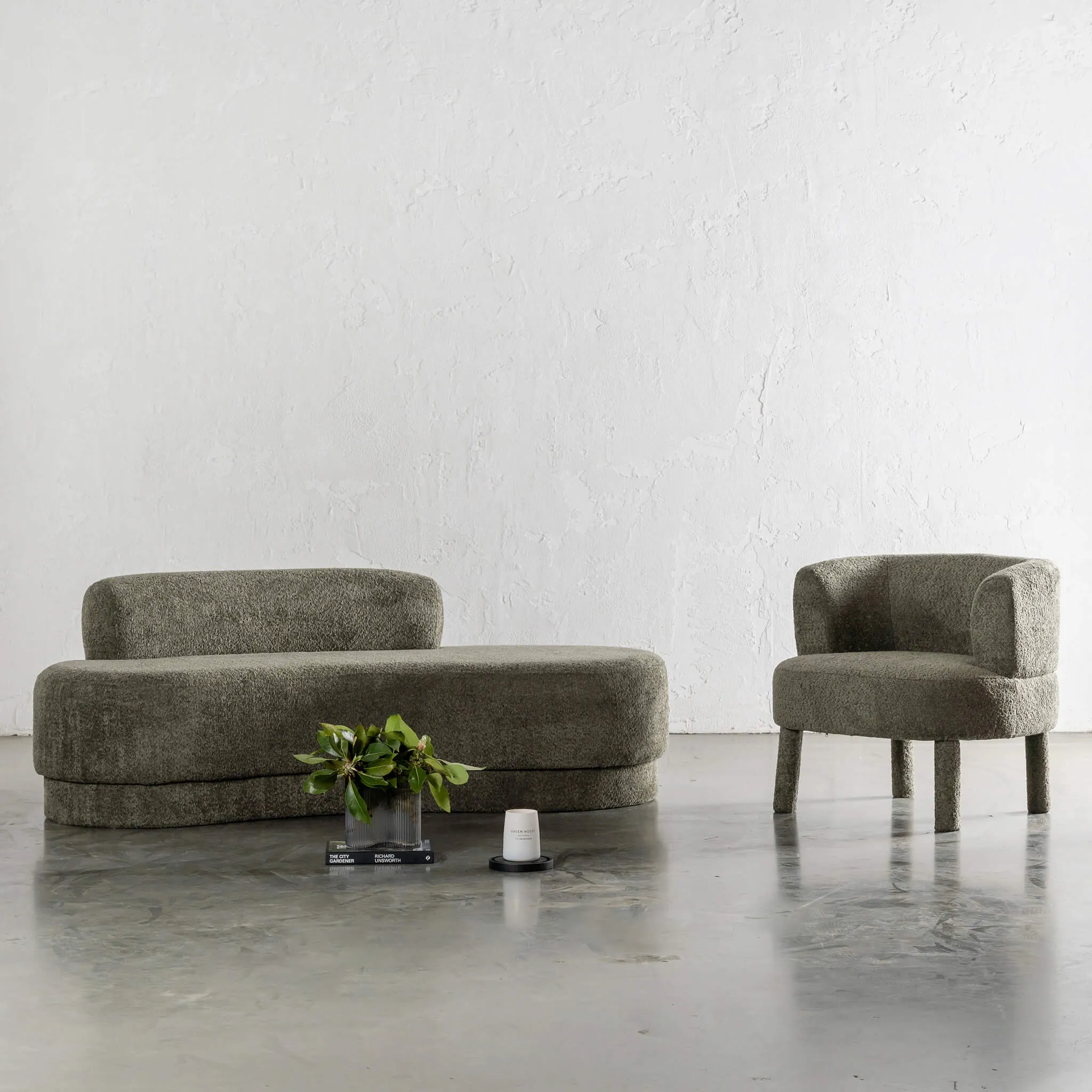 SEVILLA CURVE DAYBED  |  MANGROVE LEAF BOUCLE