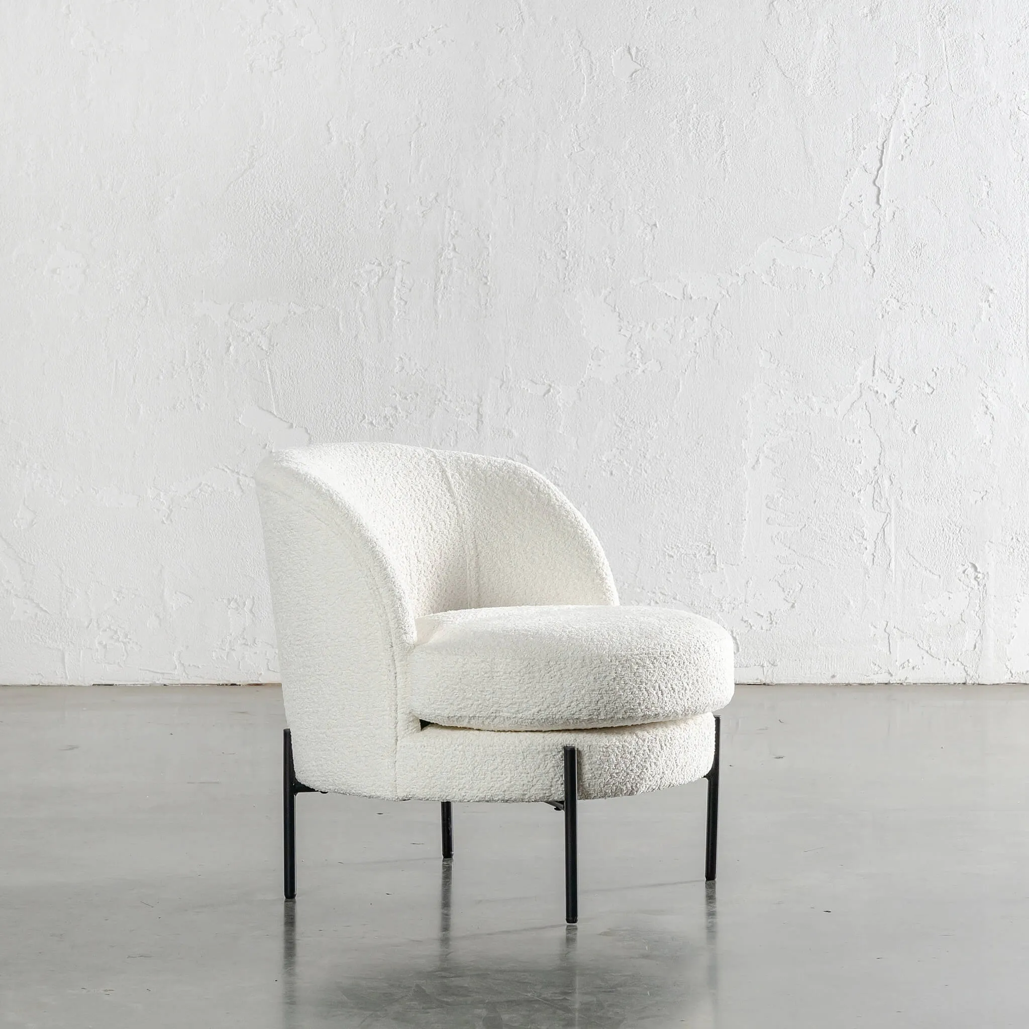 SEVILLA MODERNA TUB CHAIR  |  TERRACE WHITE BOUCLE
