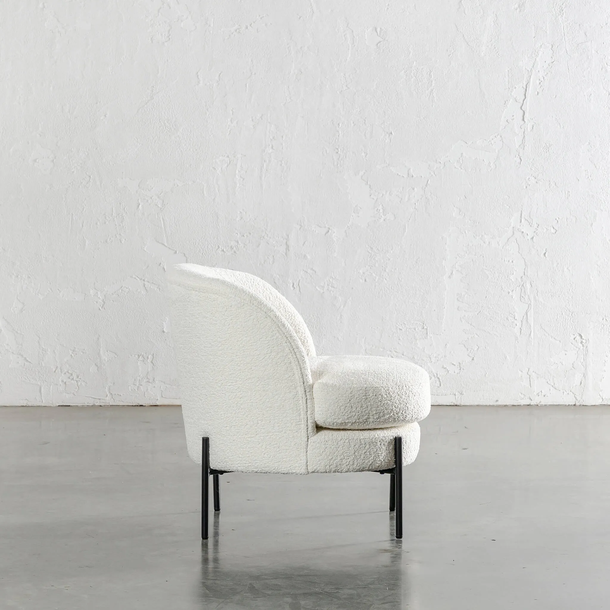 SEVILLA MODERNA TUB CHAIR  |  TERRACE WHITE BOUCLE