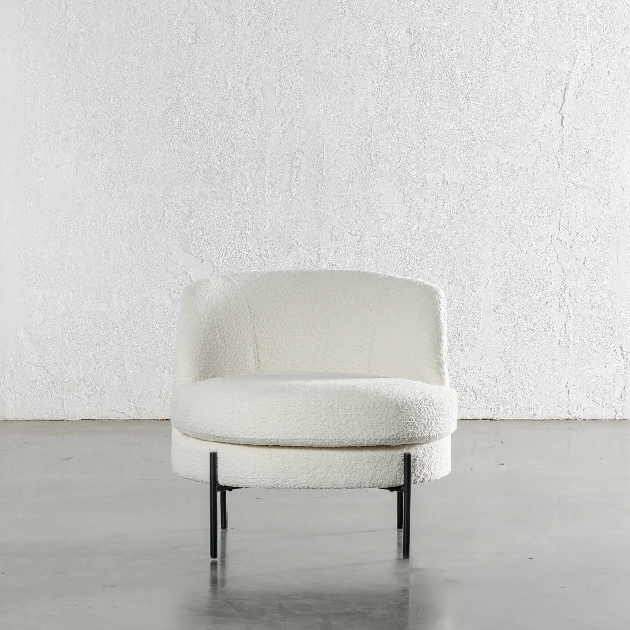 SEVILLA MODERNA TUB CHAIR  |  TERRACE WHITE BOUCLE