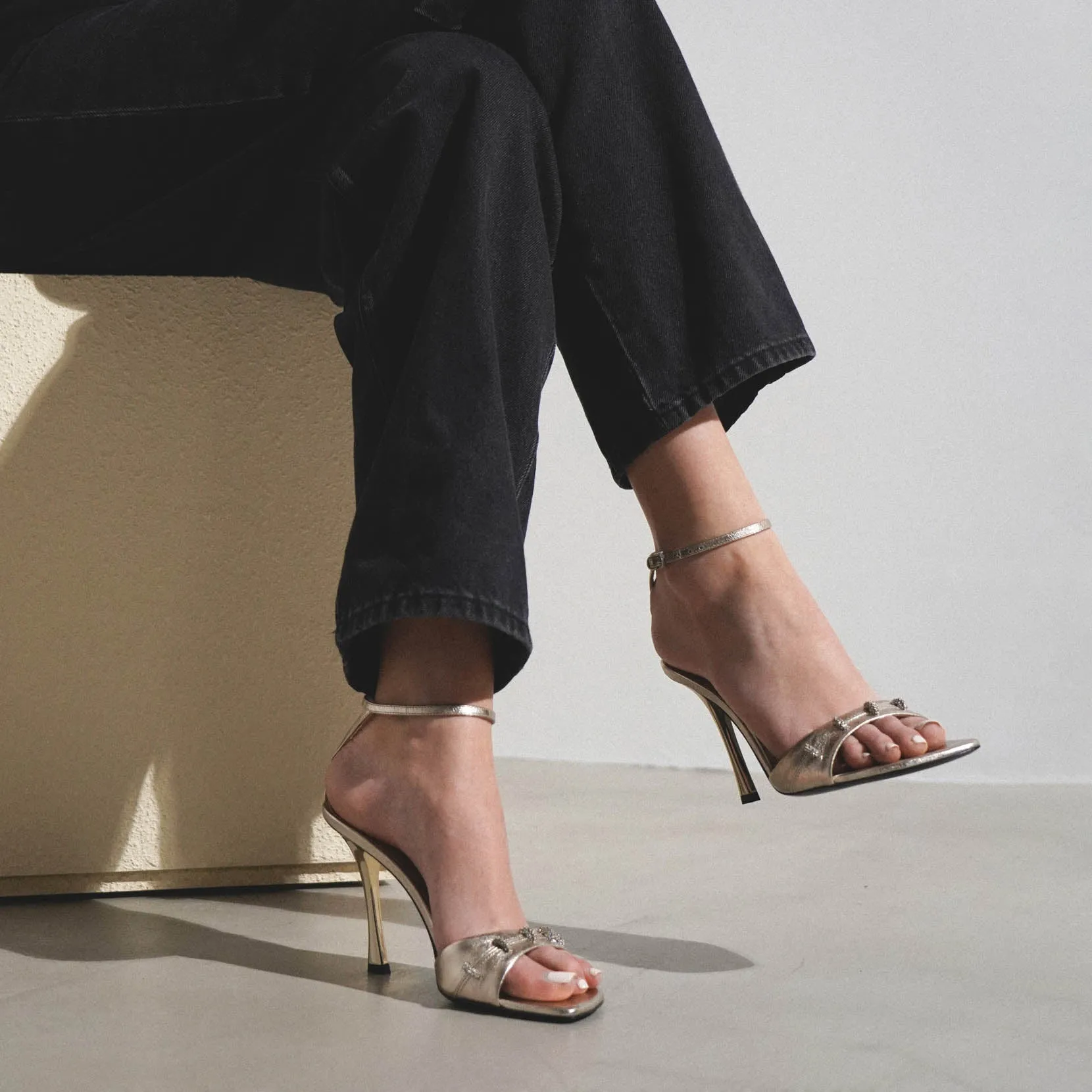 Stitch 95 dusty gold sandals